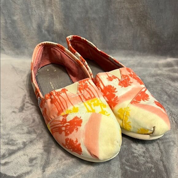 TOMS Classic Orange Palm Tree Print Slip-on Shoes - Picture 1 of 7